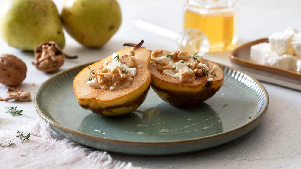 pere-cotte-con-feta-noci-miele