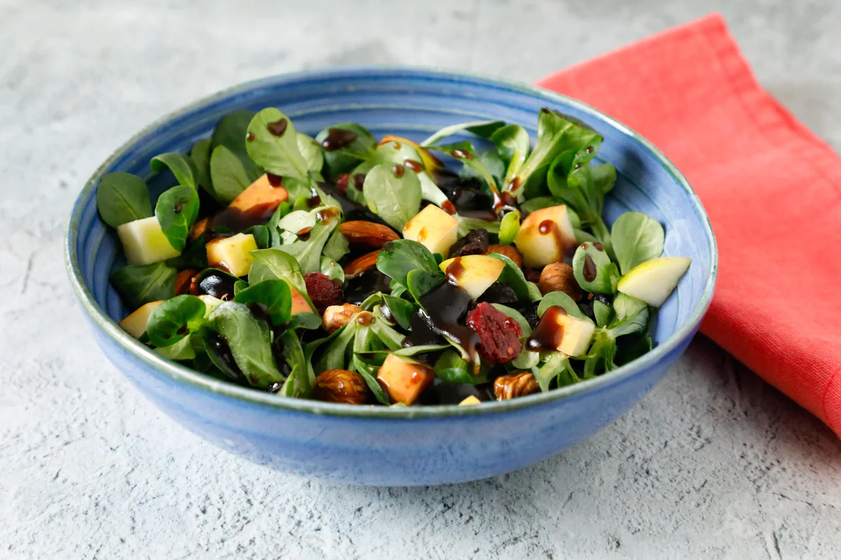 insalata-di-songino-con-frutta-secca
