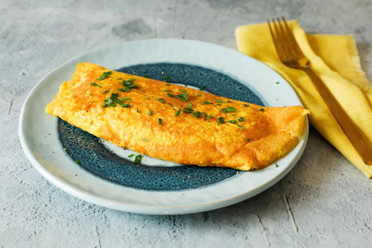 omelette-con-prosciutto-cotto-e-formaggio