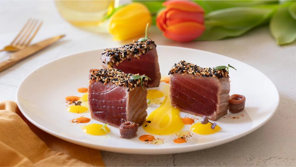 tataki-di-tonno-con-crema-mango-e-alici