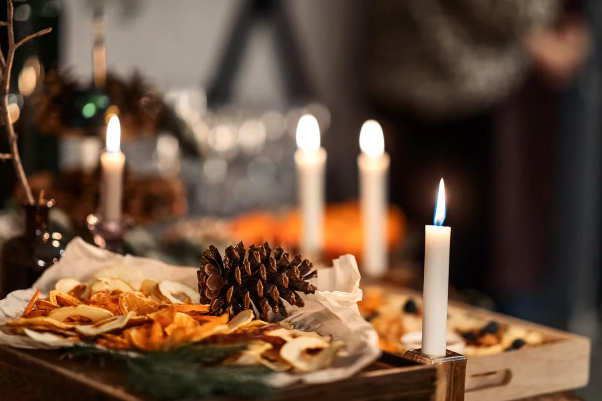 apparecchiare-tavola-di-natale-sostenibile