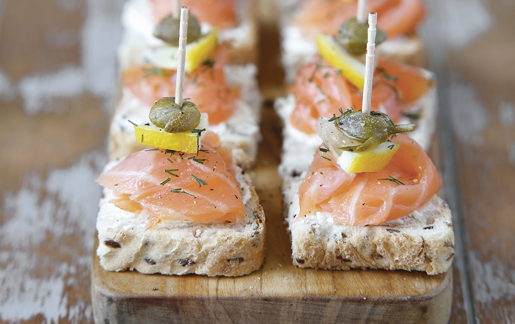 mini-canapes-con-salmone-affumicato-e-capperi-thumbnail
