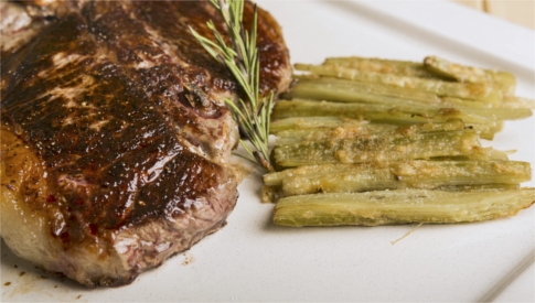 Costata-di-bovino-adulto-con-sformatino-di-cardi-thumbnail