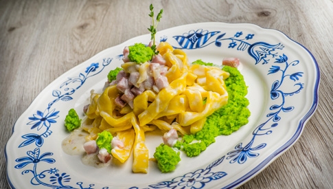 tagliatelle-all-uovo-prosciutto-e-piselli-thumbnail