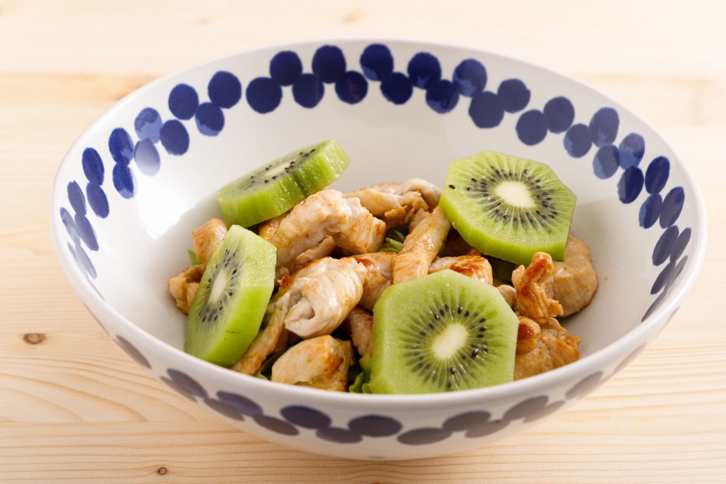 insalata-tacchino-e-kiwi-ricetta-dietetica-veloce-thumbnail