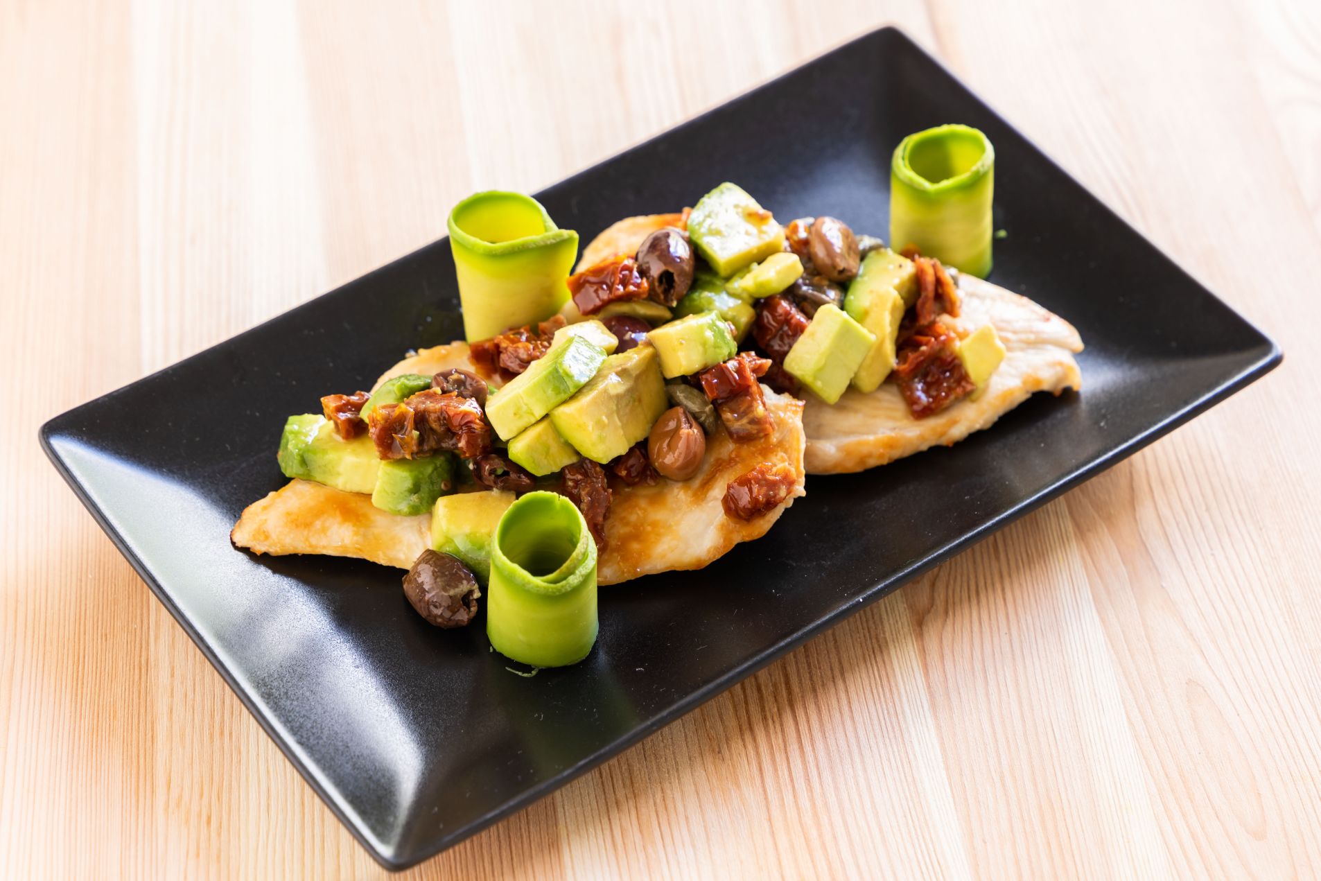 filetto-pollo-scottato-avocado-pomodori-secchi-thumbnail