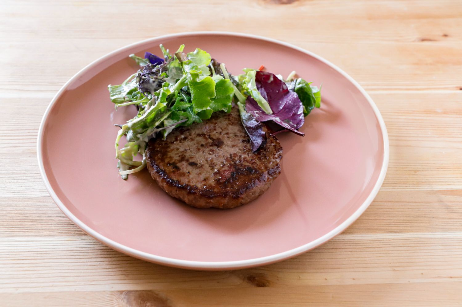 hamburger-di-romagnola-con-misticanza-e-salsa-yogurt-thumbnail