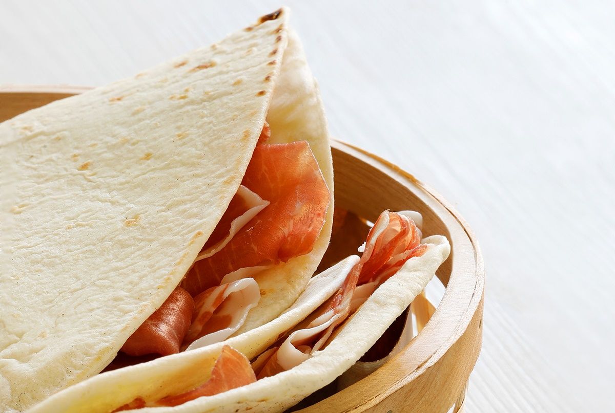 piadina-con-prosciutto-crudo--rucola-e-scquacquerone-thumbnail
