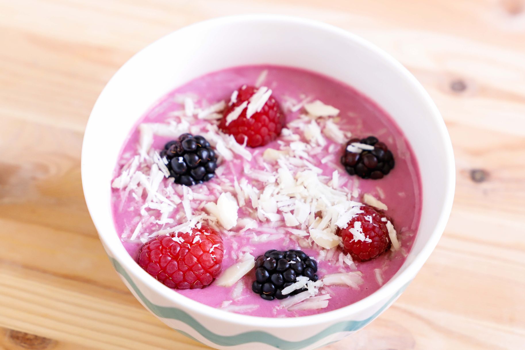 zuppetta-di-frutti-rossi--yogurt-e-frutta-secca-thumbnail