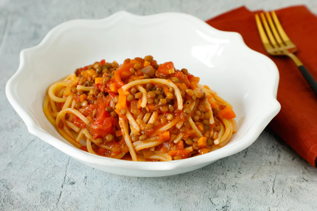 spaghetti-al-ragu-di-lenticchie