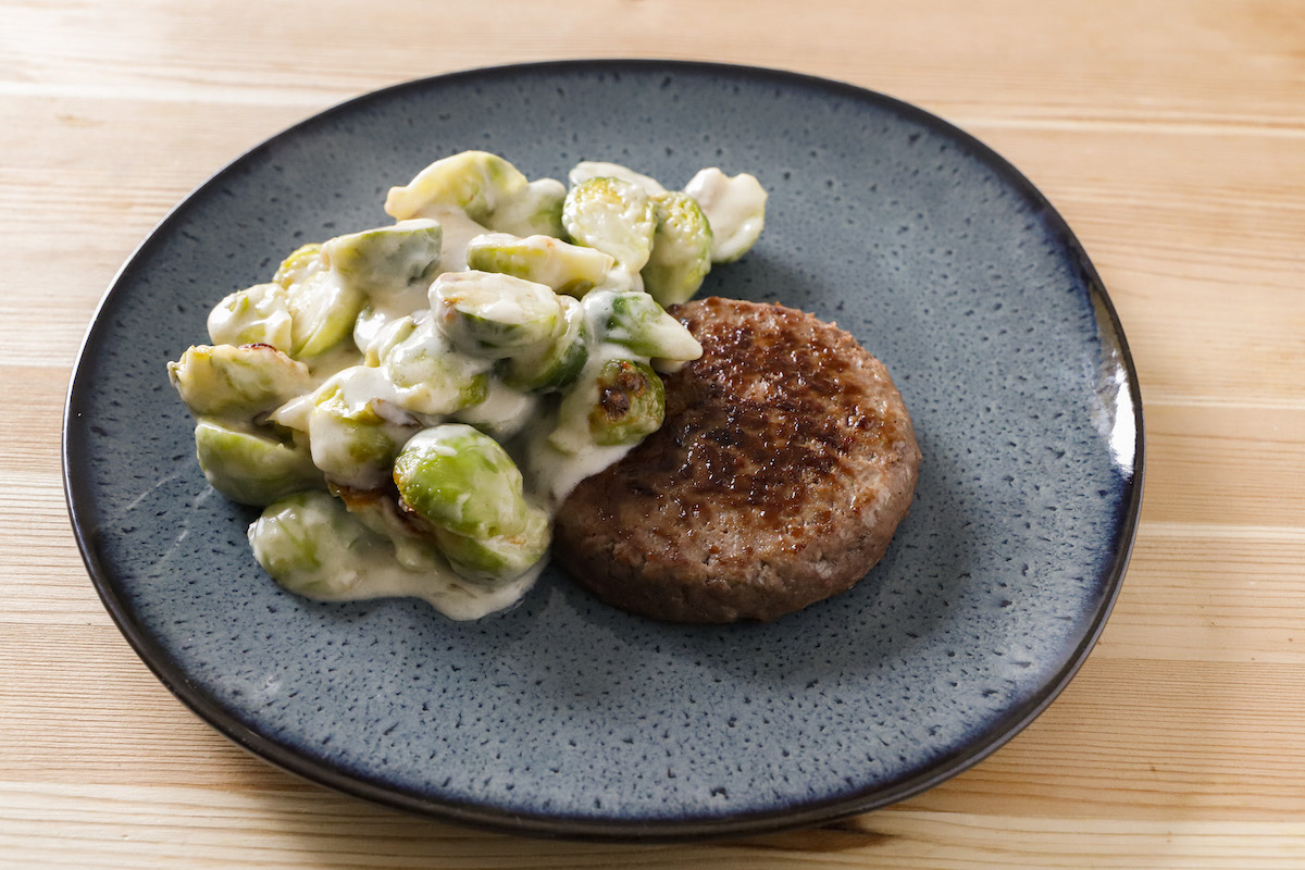 hamburger-di-Chianina-con-cavolini-di-Bruxelles-gratinati-thumbnail