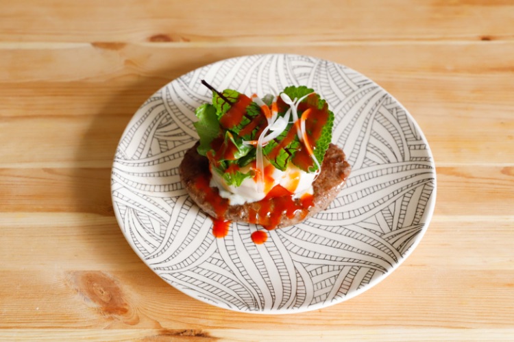 hamburger-di-piemontese-con-scamorza-e-pomodoro-thumbnail