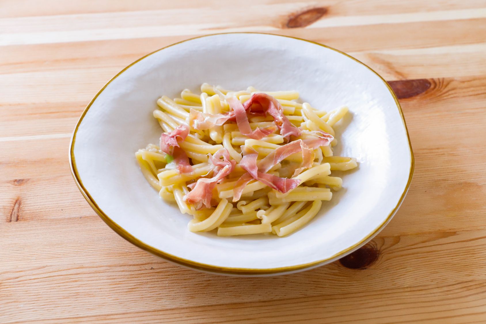 caserecce-con-cipollotto-e-prosciutto-crudo-di-norcia-thumbnail