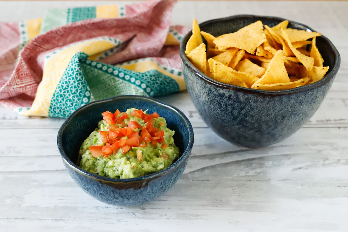 nachos-con-guacamole