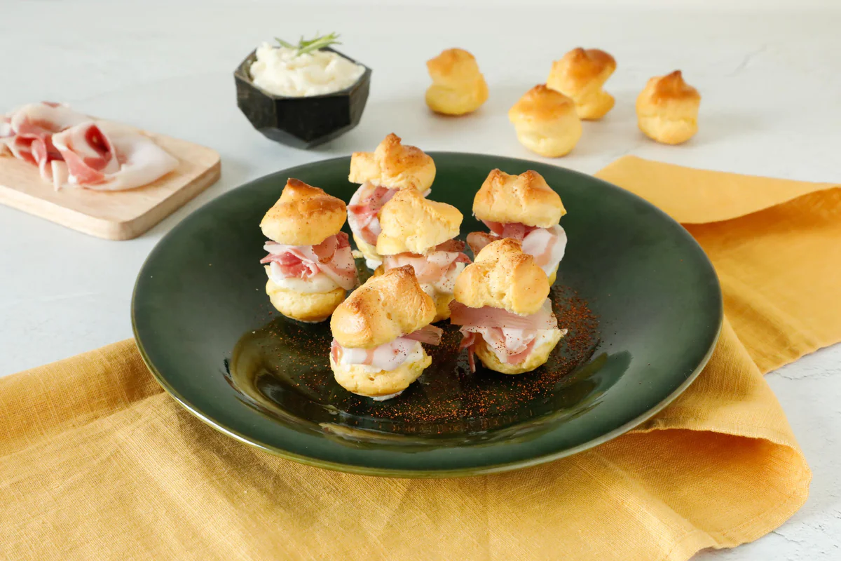 bigne-salati-con-stracchino-e-pancetta