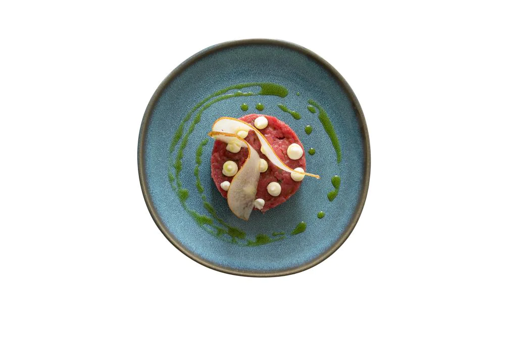 tartare-di-scottona-pere-crema-di-pecorino